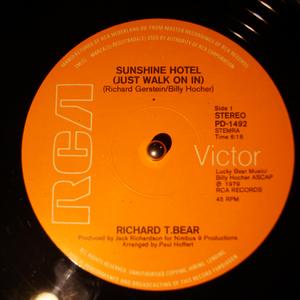 Front Cover Single Richard T. Bear - Sunshine Hotel (just Walk On In)
