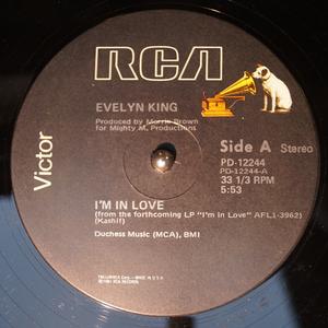 Single Cover Evelyn 'champagne' - I'm In Love King