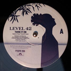 Single Cover Level 42 - Turn It On